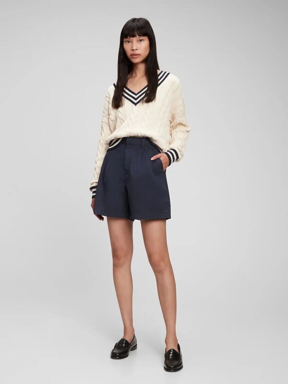 GAP Women's 14 Pleated Shorts High Rise Washwell Navy Blue NEW - Picture 1 of 7